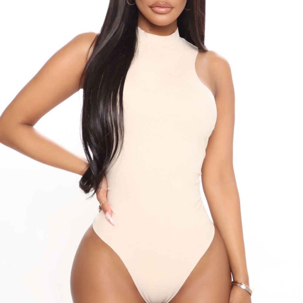 Fashion Nova nude mock neck bodysuit